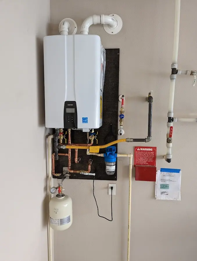 Professional plumber installing copper piping in a Coraopolis home
